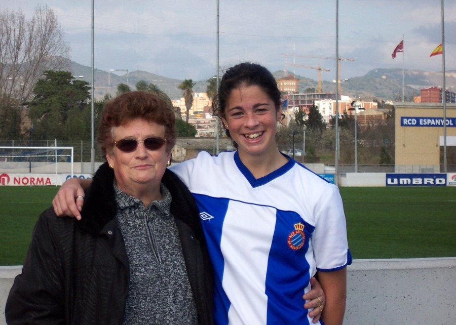 La Marta Torrejón amb l'avia de Sadrià
